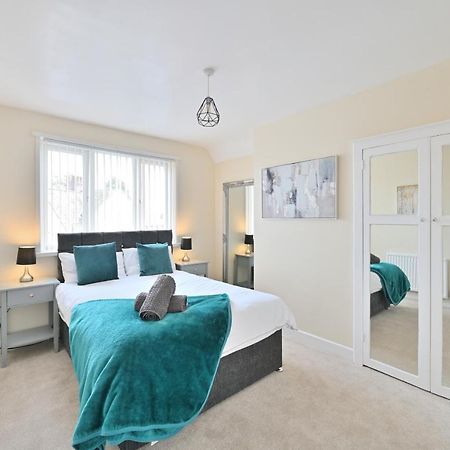 Вилла Sleek And Stylish 3 Bed In Bolton - Garden - Parking Экстерьер фото