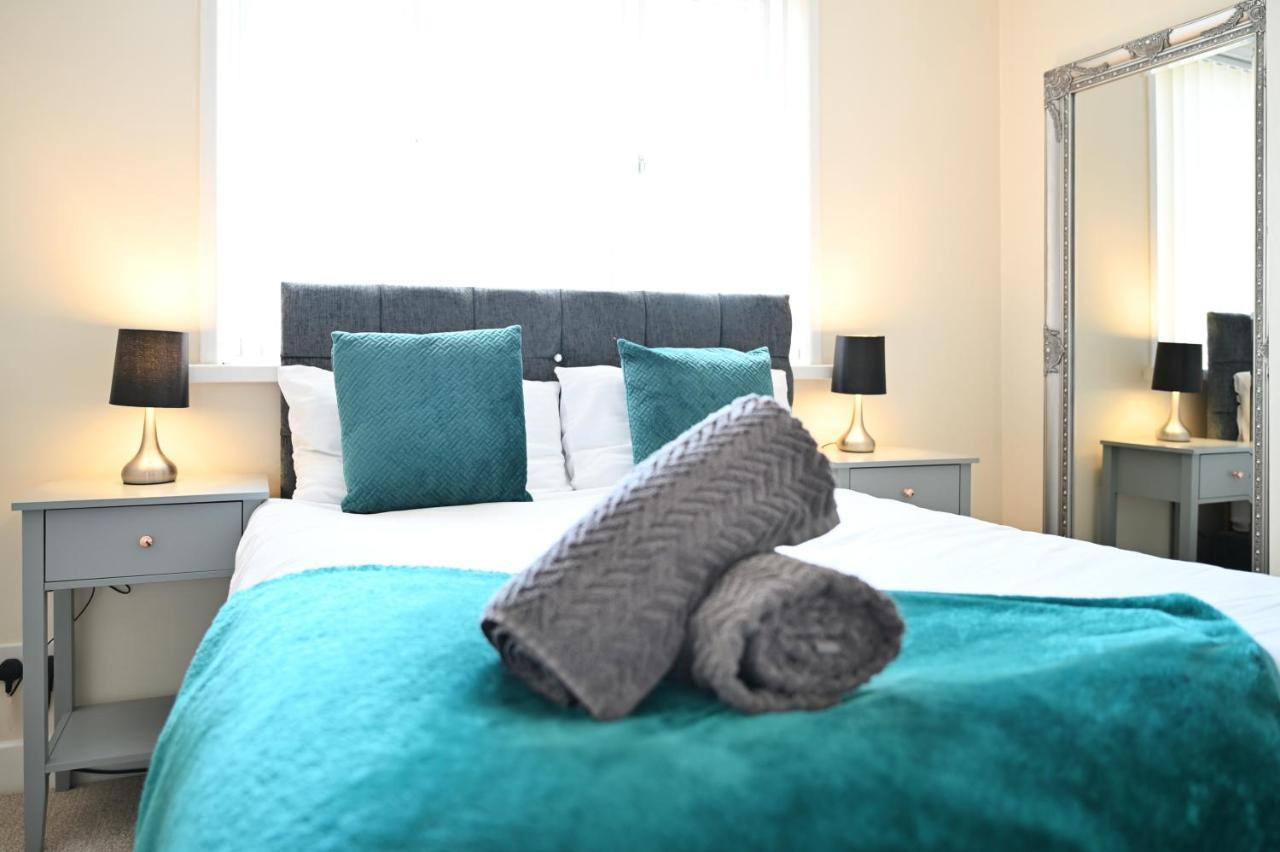 Вилла Sleek And Stylish 3 Bed In Bolton - Garden - Parking Экстерьер фото