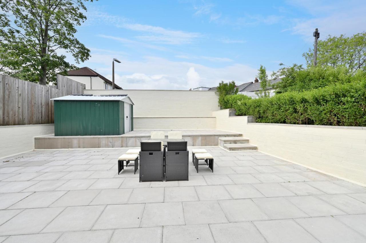 Вилла Sleek And Stylish 3 Bed In Bolton - Garden - Parking Экстерьер фото