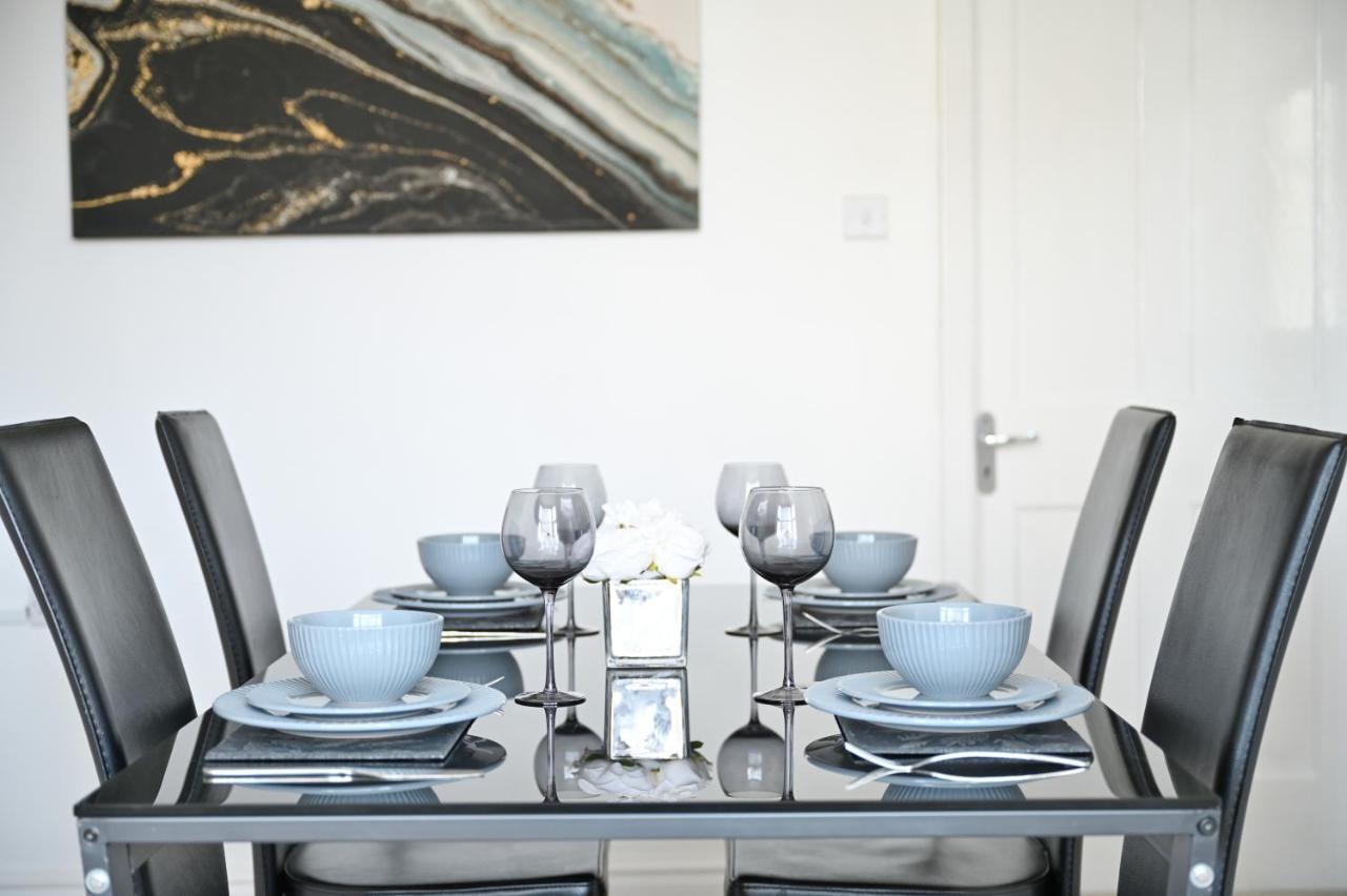 Вилла Sleek And Stylish 3 Bed In Bolton - Garden - Parking Экстерьер фото